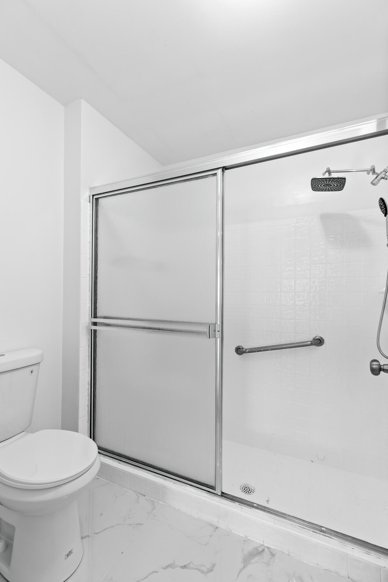 WHISPER WALK SEC C CONDO - Residential