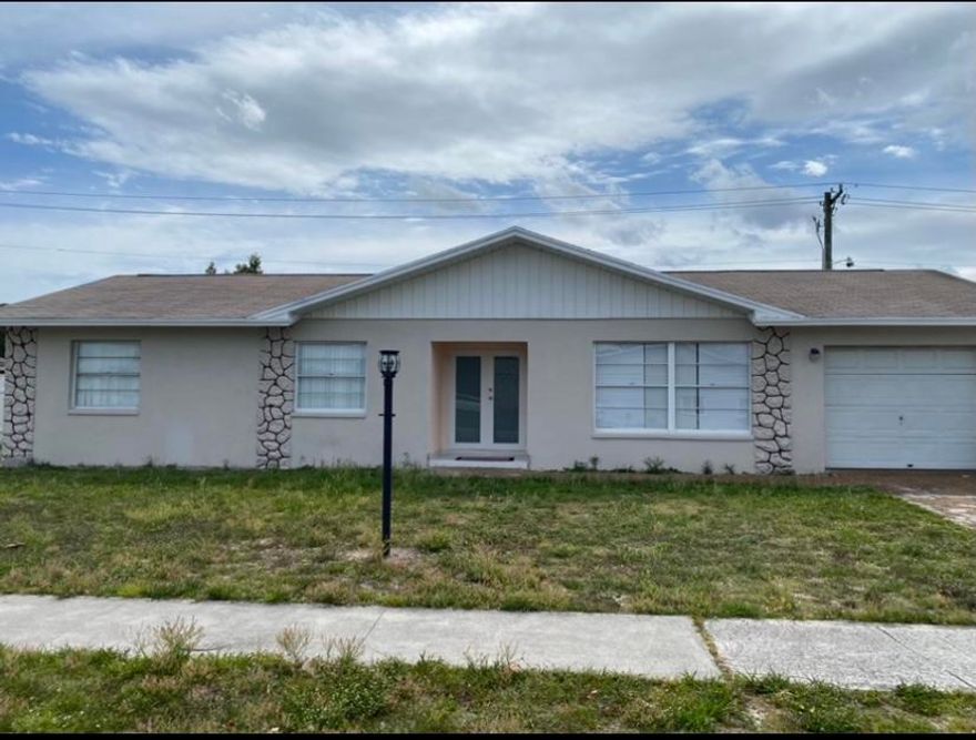 this beautiful CBS single family home has everything that you are looking for! great location, near all supermarkets, restaurants, schools, shopping and he airport,