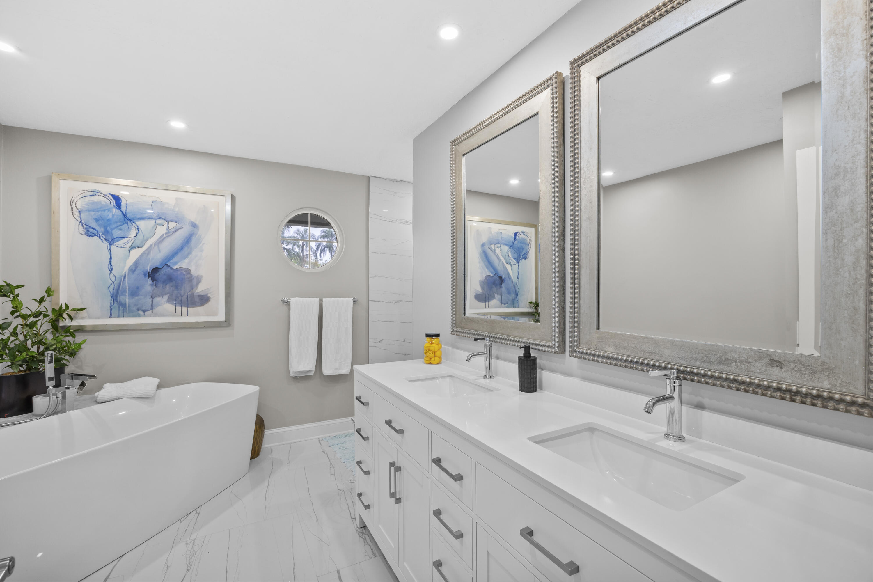 ISLAND OF WELLINGTON - Residential