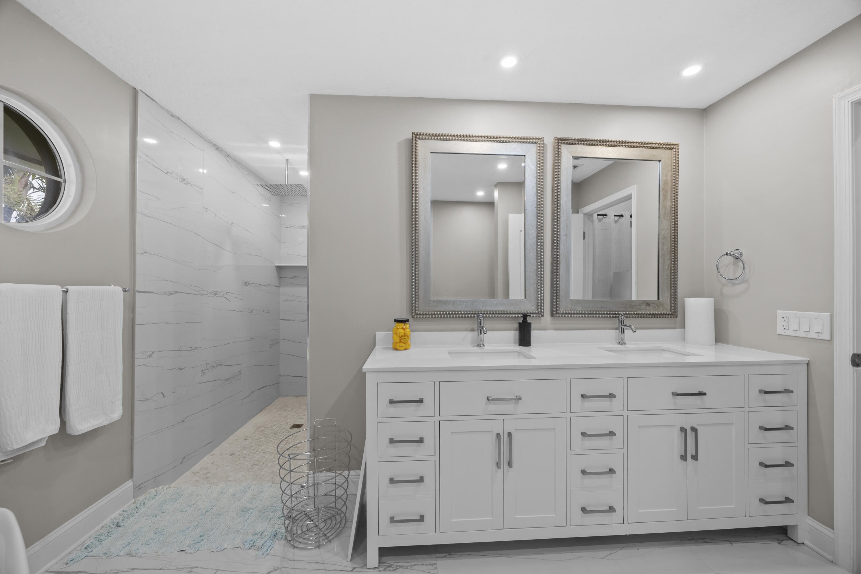 ISLAND OF WELLINGTON - Residential