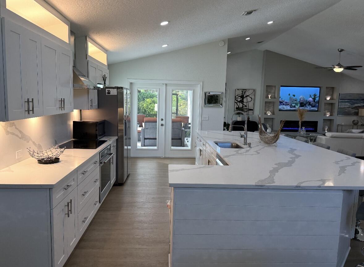 ISLAND OF WELLINGTON - Residential