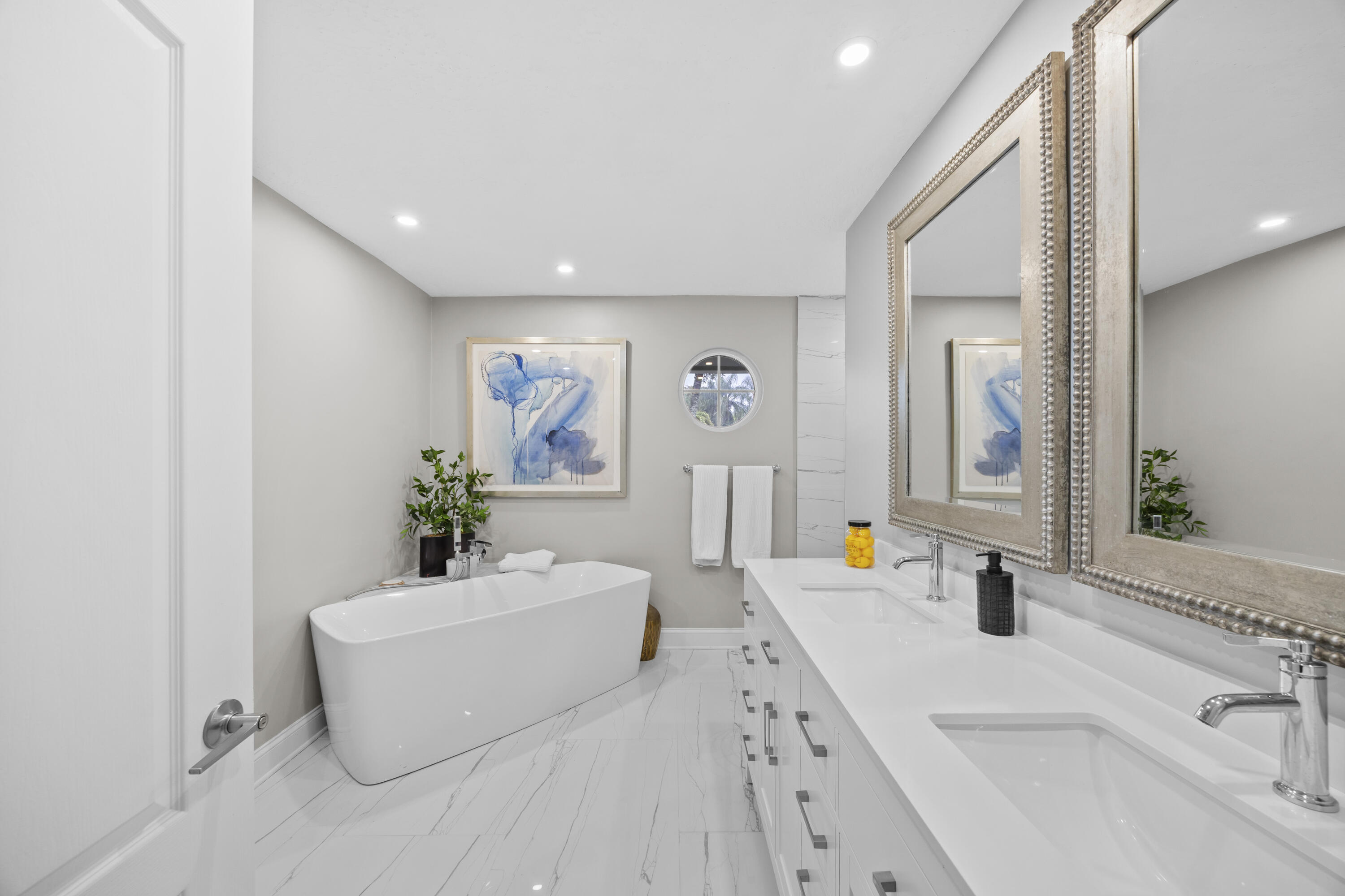 ISLAND OF WELLINGTON - Residential