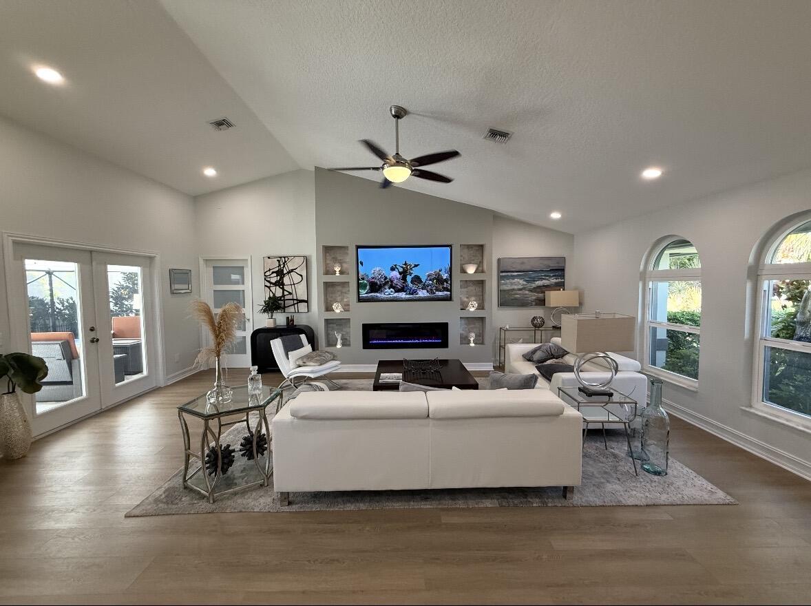 ISLAND OF WELLINGTON - Residential