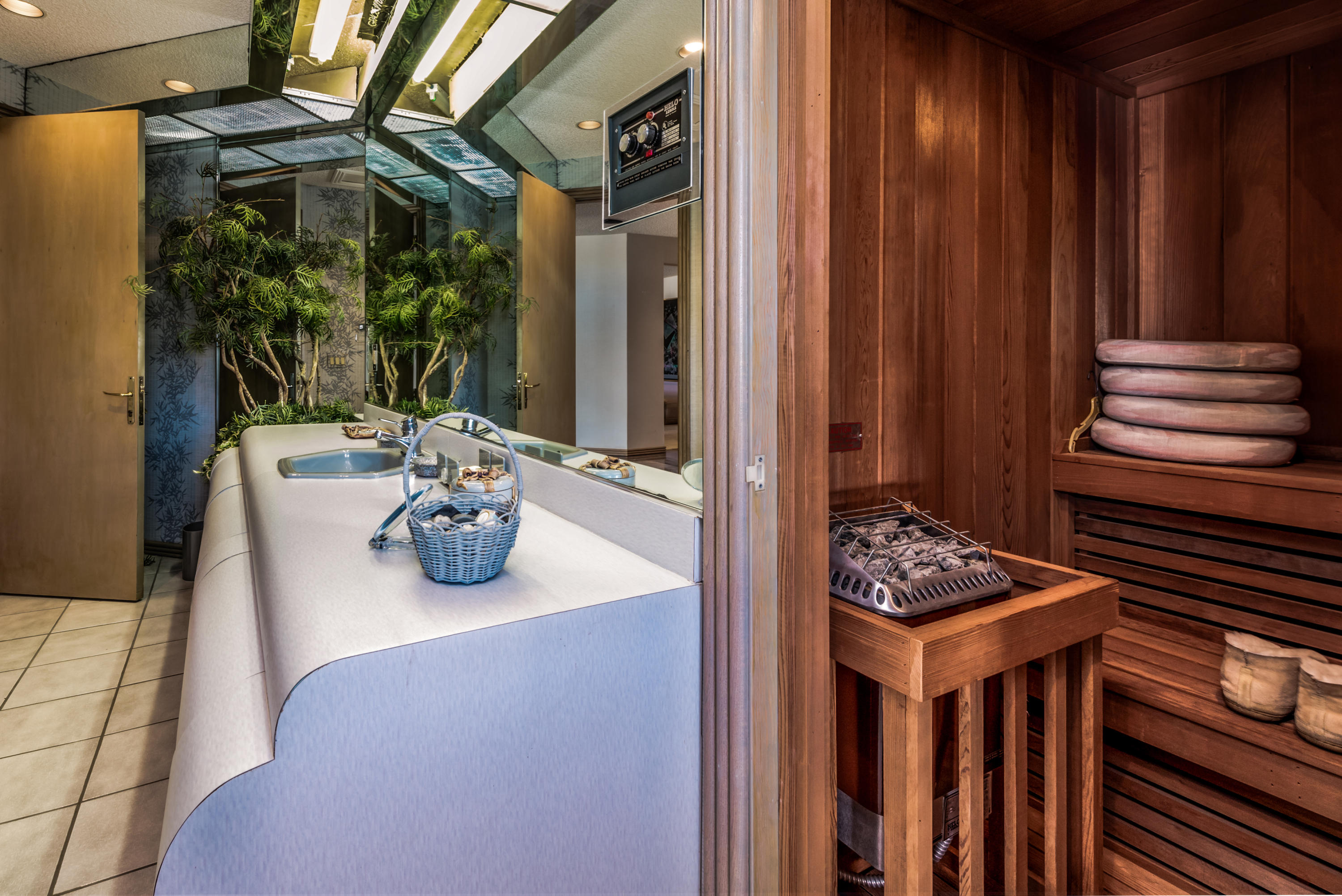 Royal Palm Yacht & Countr - Residential