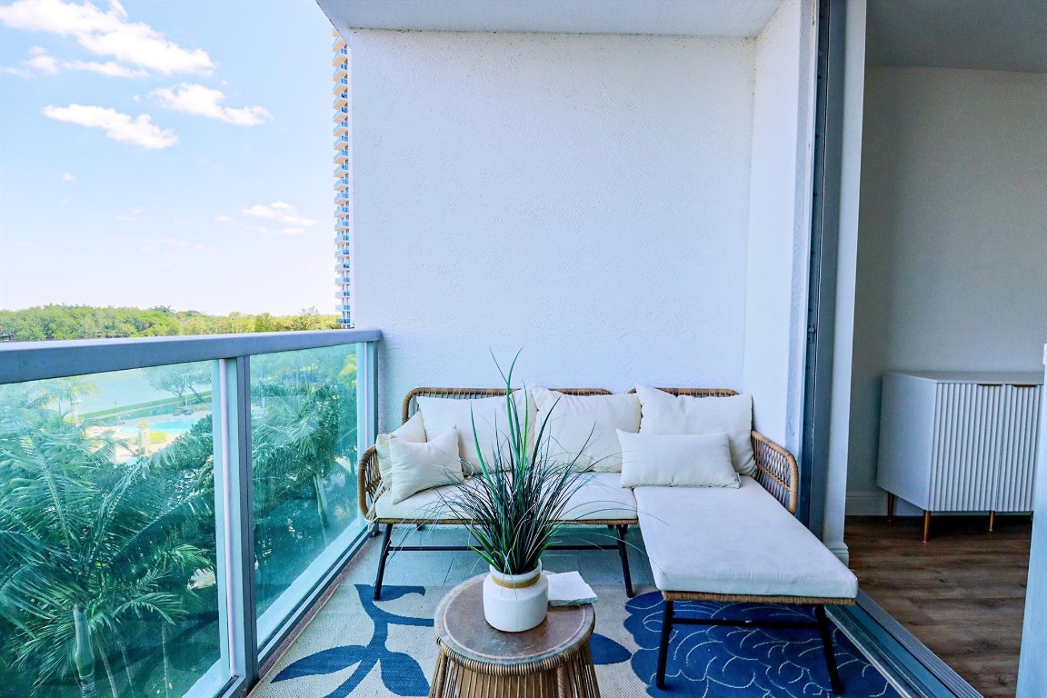 TAO SAWGRASS CONDOMINIUM - Residential