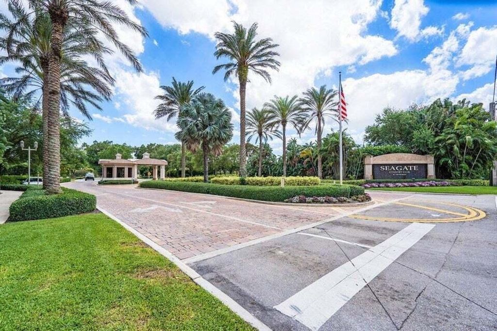 Photo of 501 W Greensward Lane #101-C, Delray Beach, FL 33445 (MLS # R11027410)
