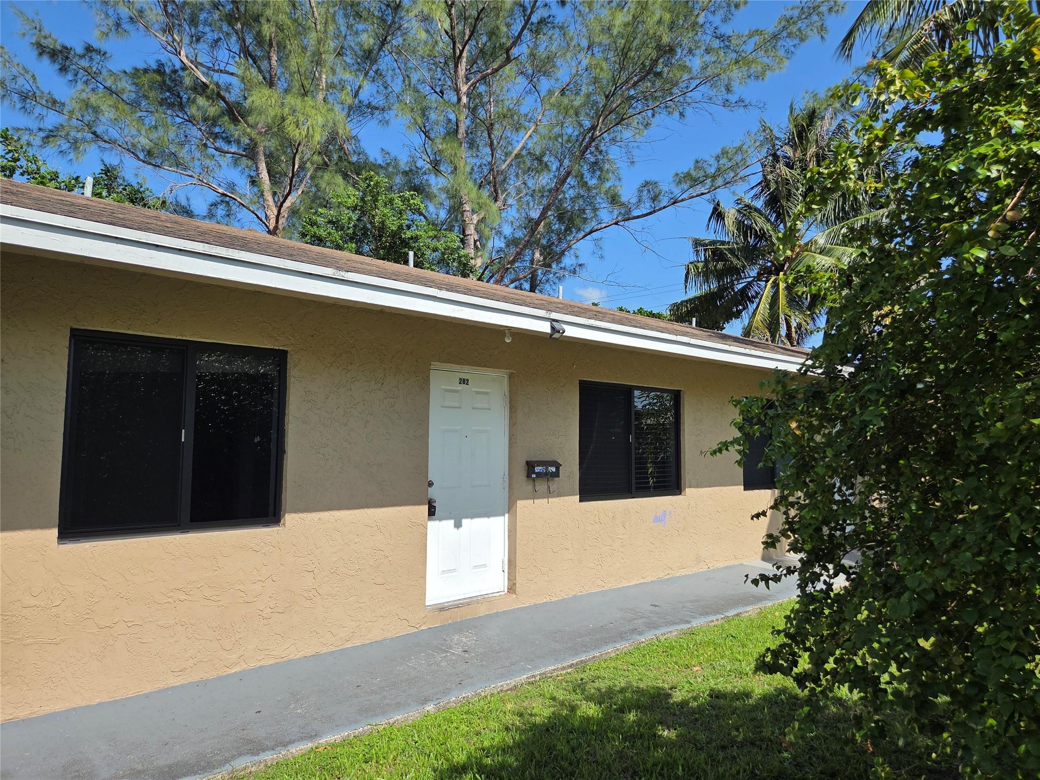Updated 2 Bedroom, 1 Bathroom unit in a triplex located in desirable Oakland Park. Features include a modern kitchen, updated bathroom, central A/C, and washer/dryer hookup. Enjoy the beautifully maintained front yard and the convenience of two assigned parking spaces. No HOA and rapid approval process! Unfurnished and affordably priced. Prime location near I-95 and Andrews Ave, just minutes to Wilton Manors, shopping, and dining.