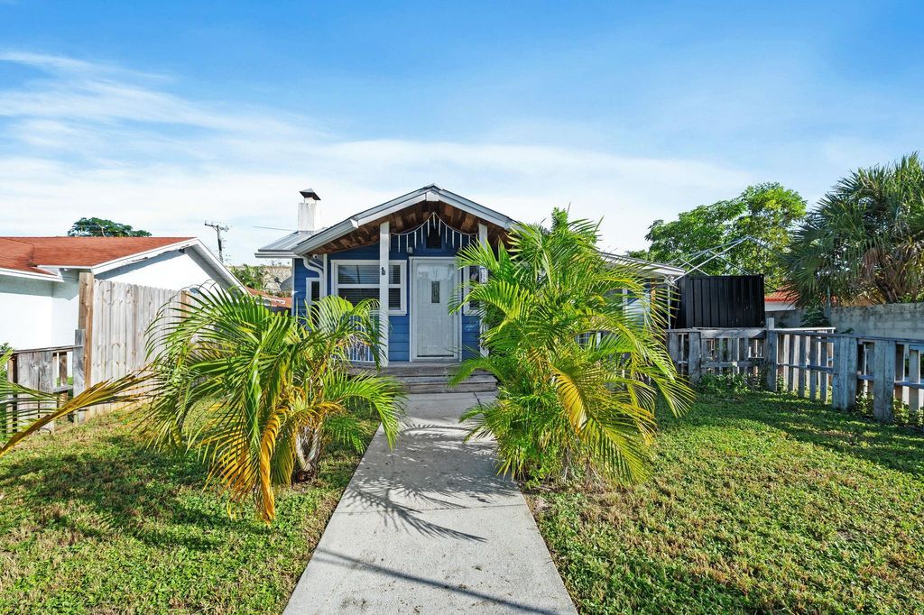 Photo of 709 Omar Rd, West Palm Beach, FL 33405 (MLS # F10532341)