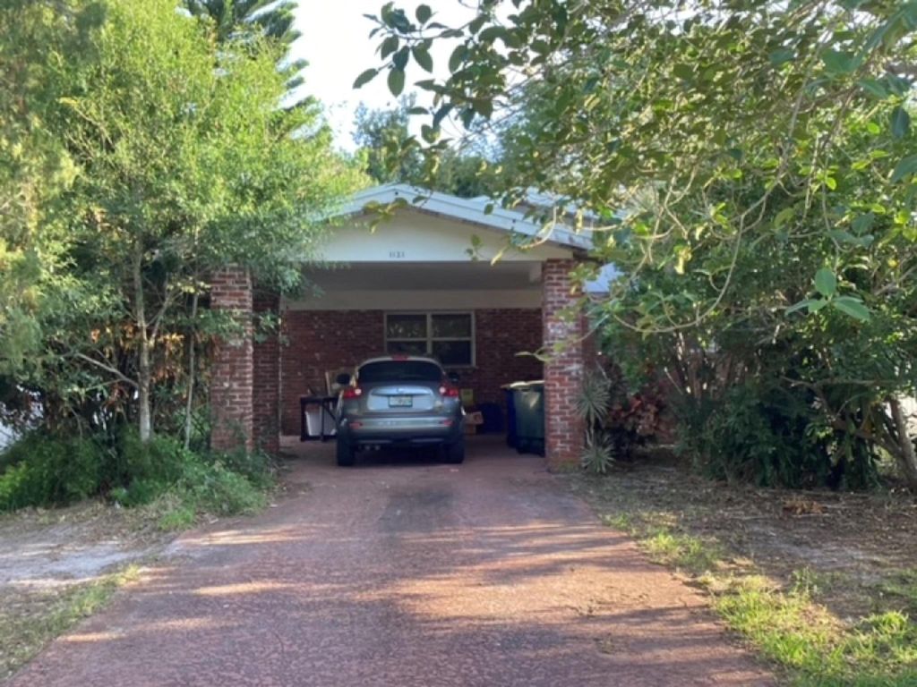 Photo of 1121 Pine Avenue, Fort Pierce, FL 34950 (MLS # R10976721)