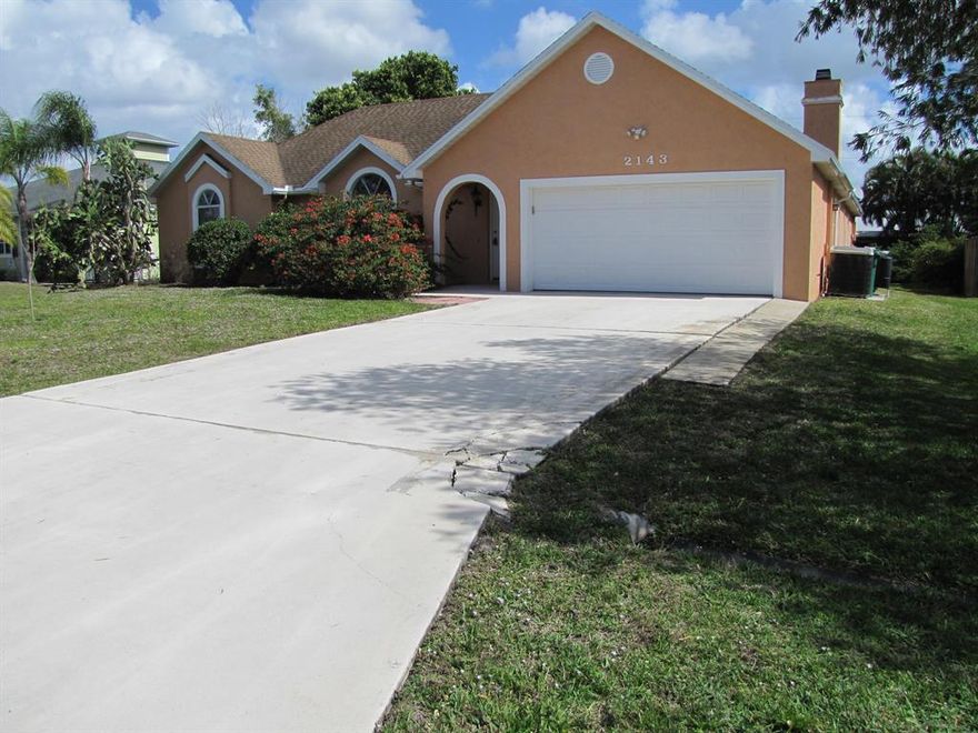 Don't miss this custom built  CBS Construction 3 bedroom 2 bath home with large screened in porch. Real working fireplace in family room along with leaded glass windows, vaulted ceilings, skylights in kitchen, pass through area to porch  from kitchen for porch entertaining. Stained glass window in master bath.Tile and Wood floors through out the home and large walk in closets in each bedroom.