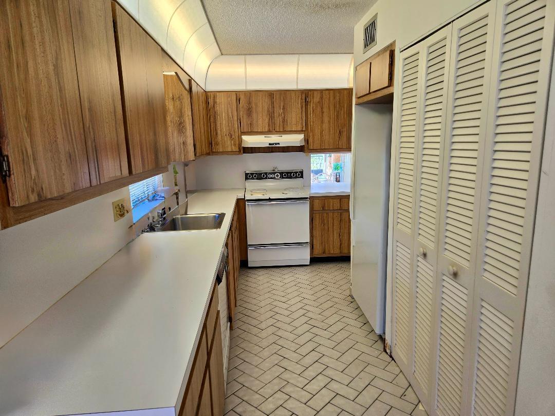 PALM GREENS AT VILLA DEL RAY CONDO II - Residential