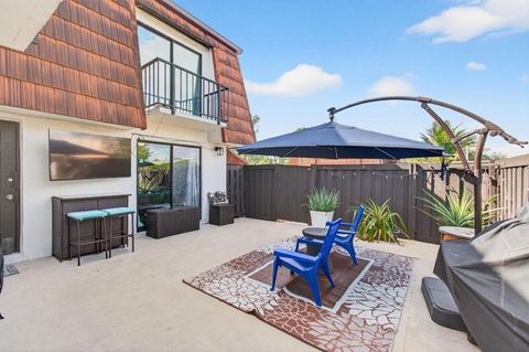 LOW HOA FEE TOWNHOUSES FOR SALE IN PALM BEACH COUNTY 2140 White Pine Circle A Greenacres FL 33415