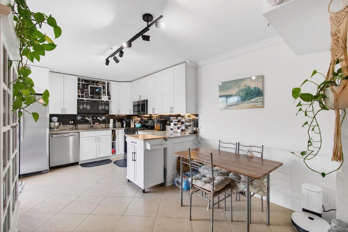 2140 White Pine Circle A