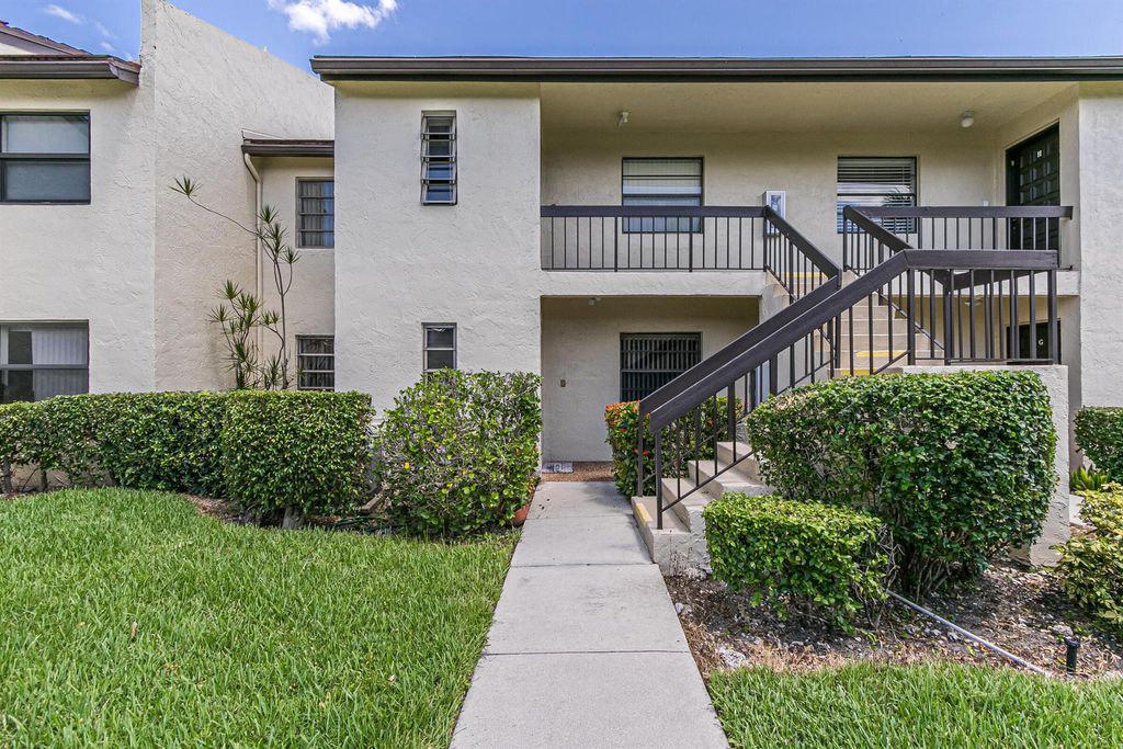 Photo of 8535 Casa Del Lago #37e, Boca Raton, FL 33433 (MLS # R11143053)