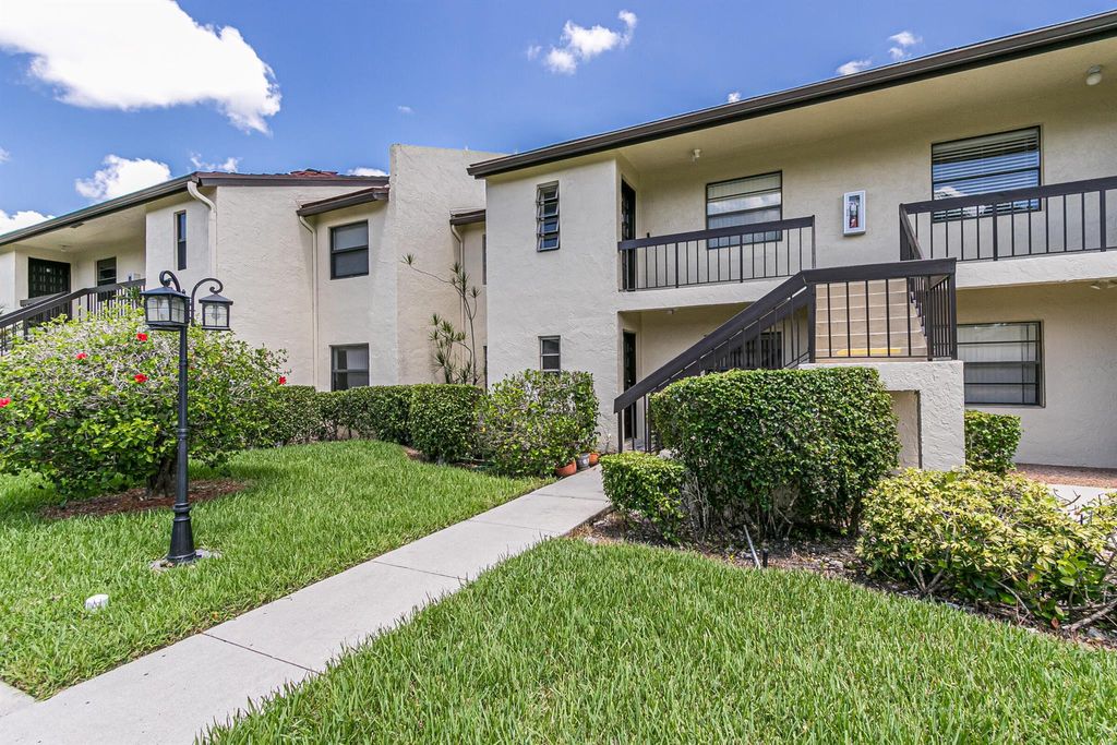 Photo of 8535 Casa Del Lago #37e, Boca Raton, FL 33433 (MLS # R11143053)
