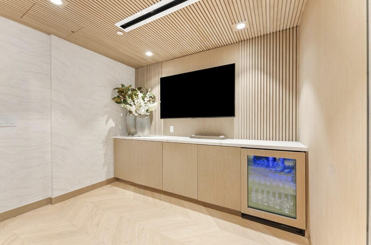 PRESIDENTIAL PLACE CONDO - Residential