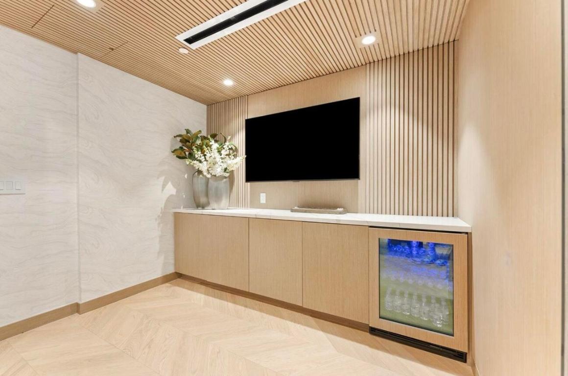 PRESIDENTIAL PLACE CONDO - Residential