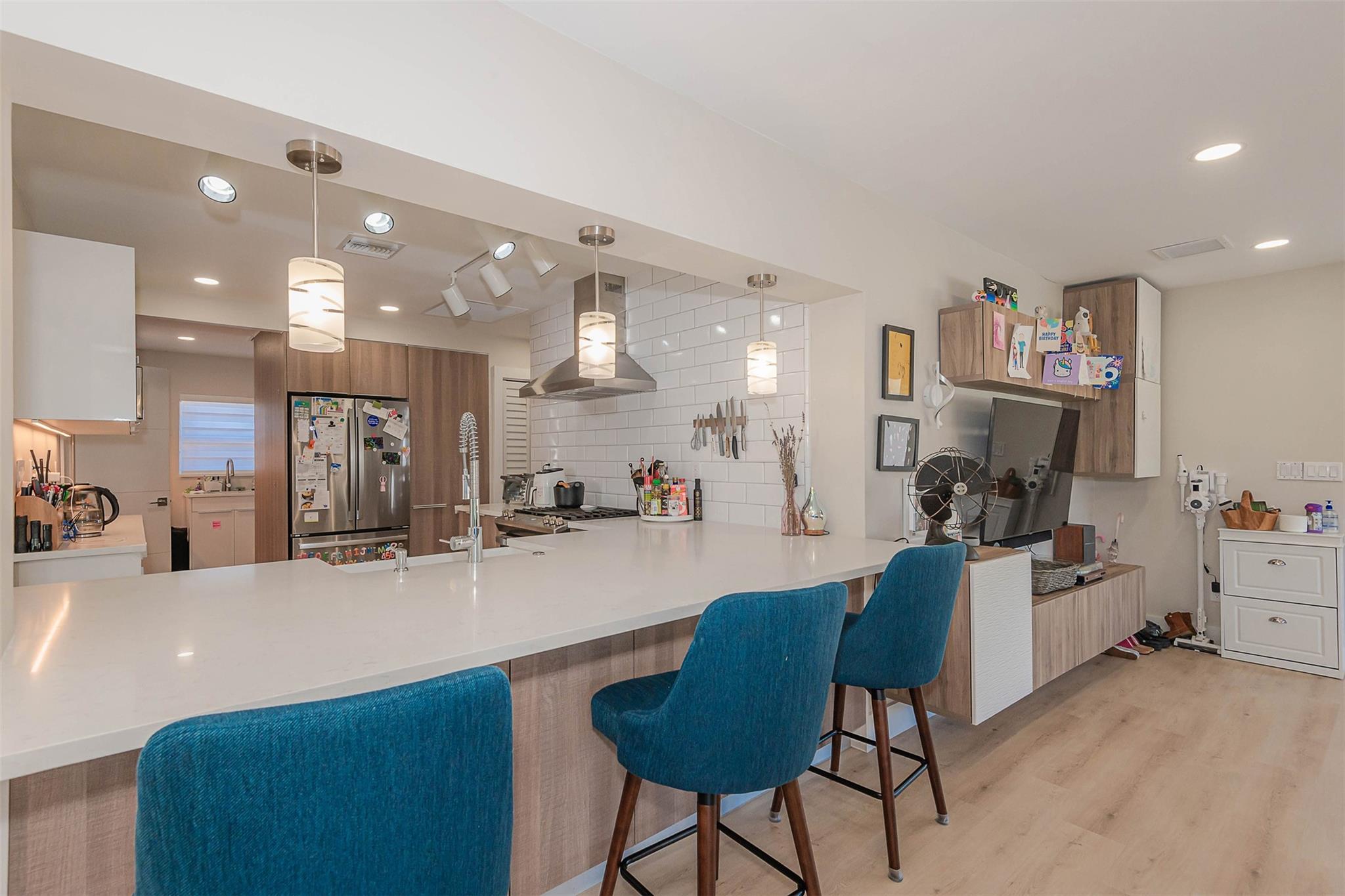 302 SW 2 ave
