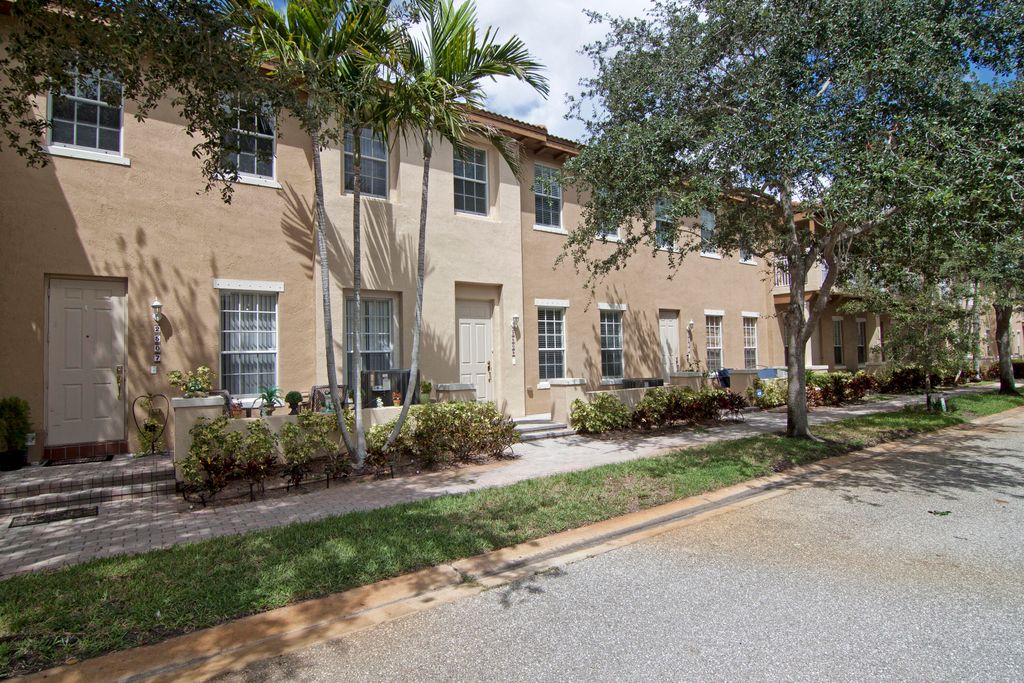 Photo of 2509 NW 7th Street, Boynton Beach, FL 33426 (MLS # R11064733)