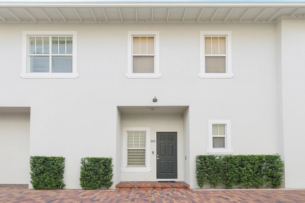 Photo of 303 SE 22 Street #303, Fort Lauderdale, FL 33316 (MLS # F10550285)