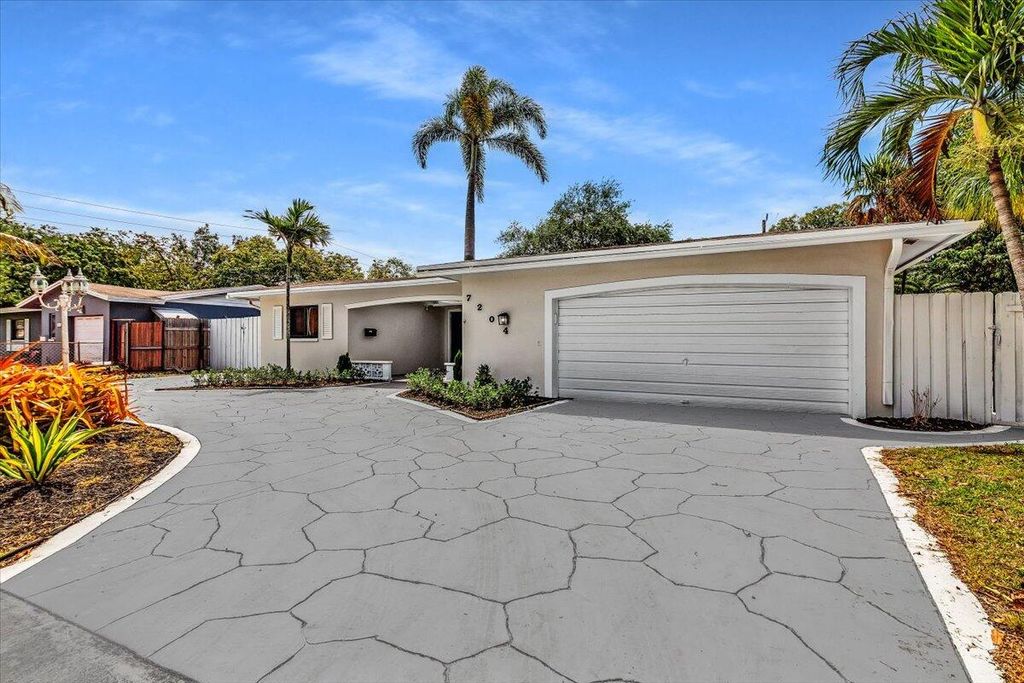 Photo of 7204 Mckinley Street, Hollywood, FL 33024 (MLS # B26017371)