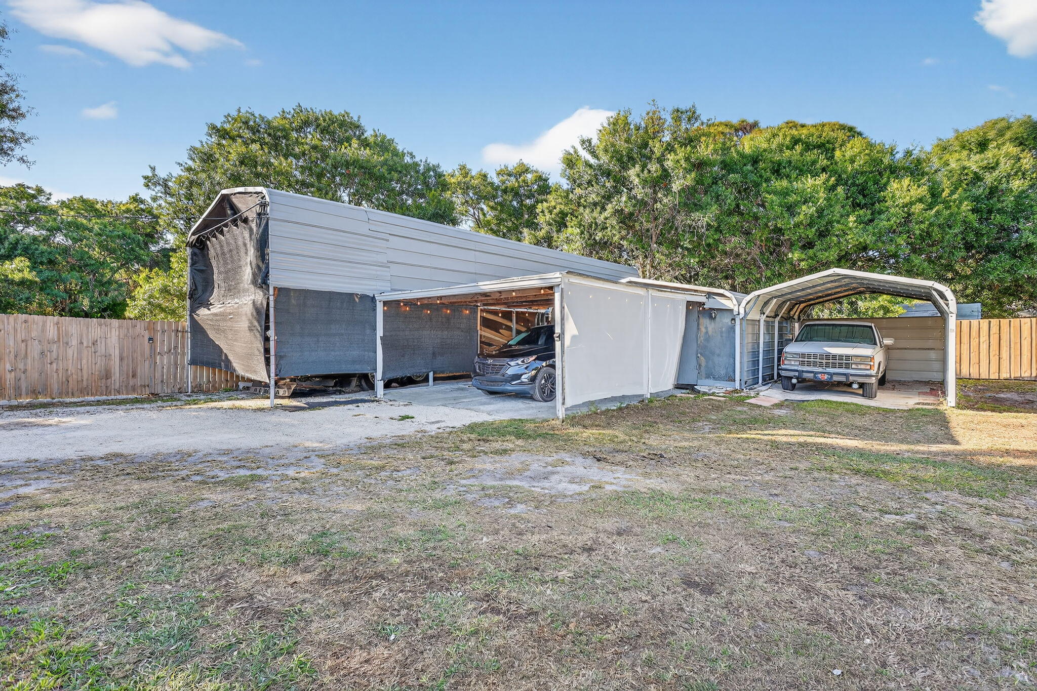 REGINA PALMS - Residential