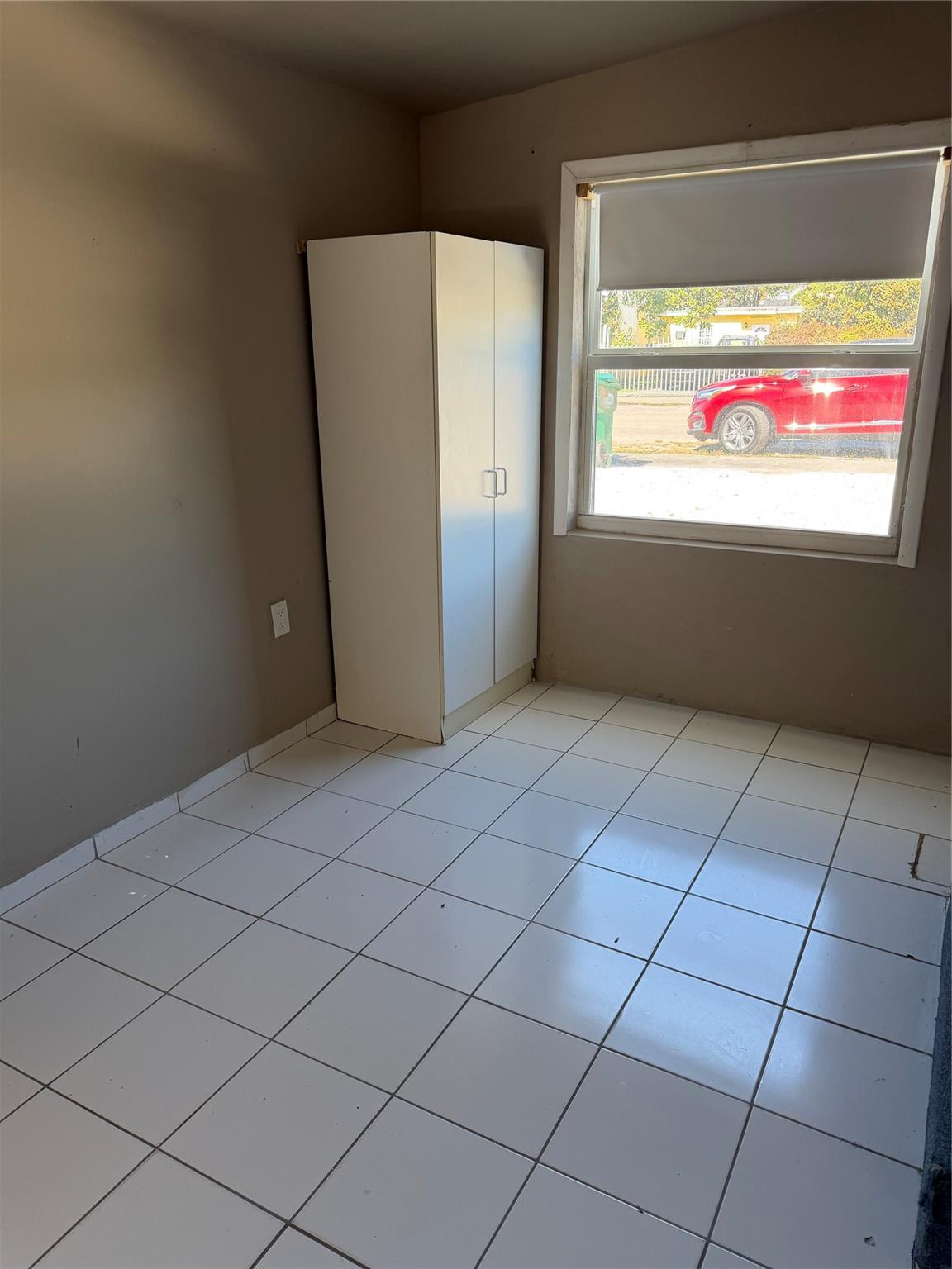 LAWNDALE 3RD ADDN - Residential Lease