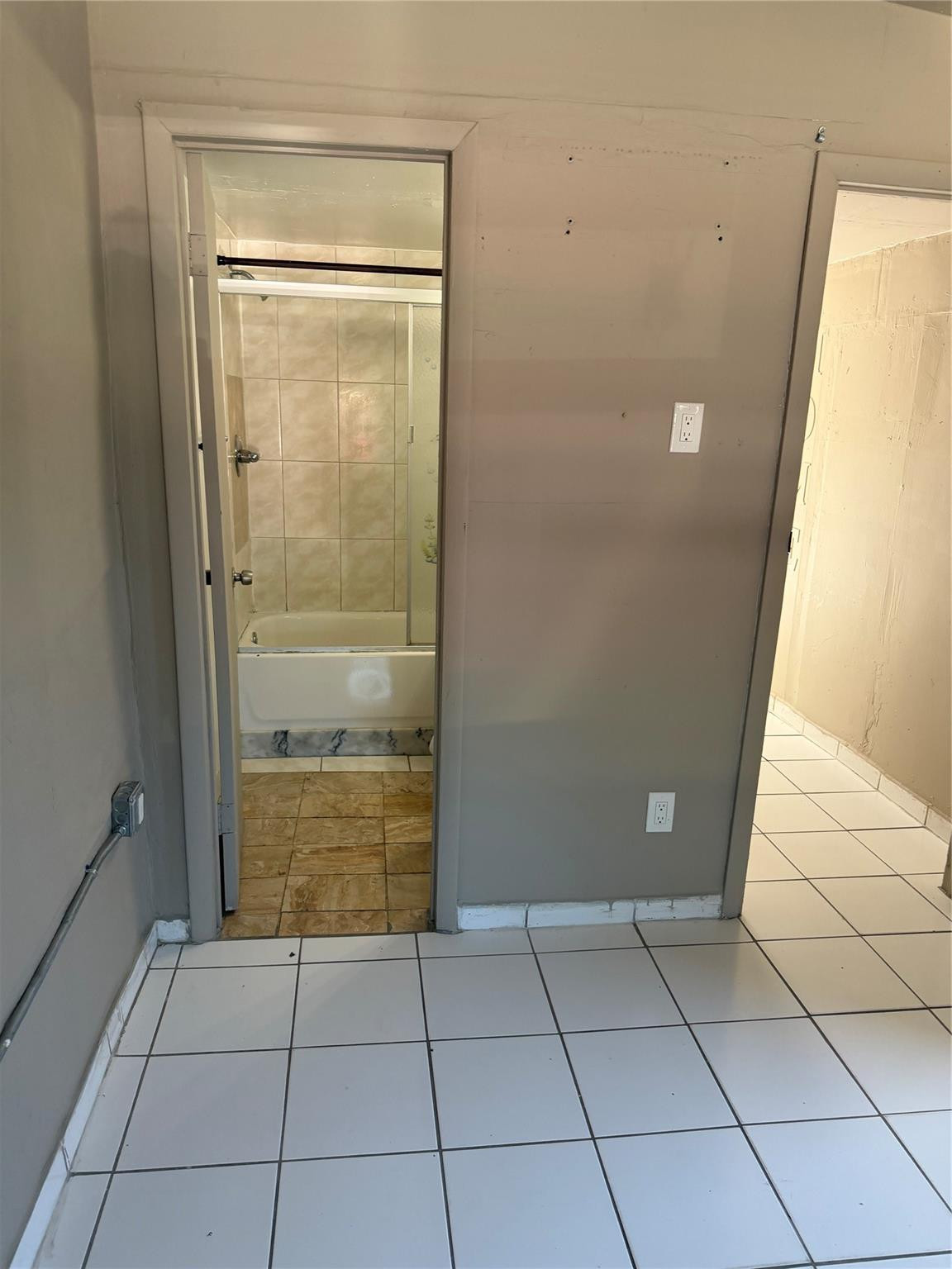 LAWNDALE 3RD ADDN - Residential Lease