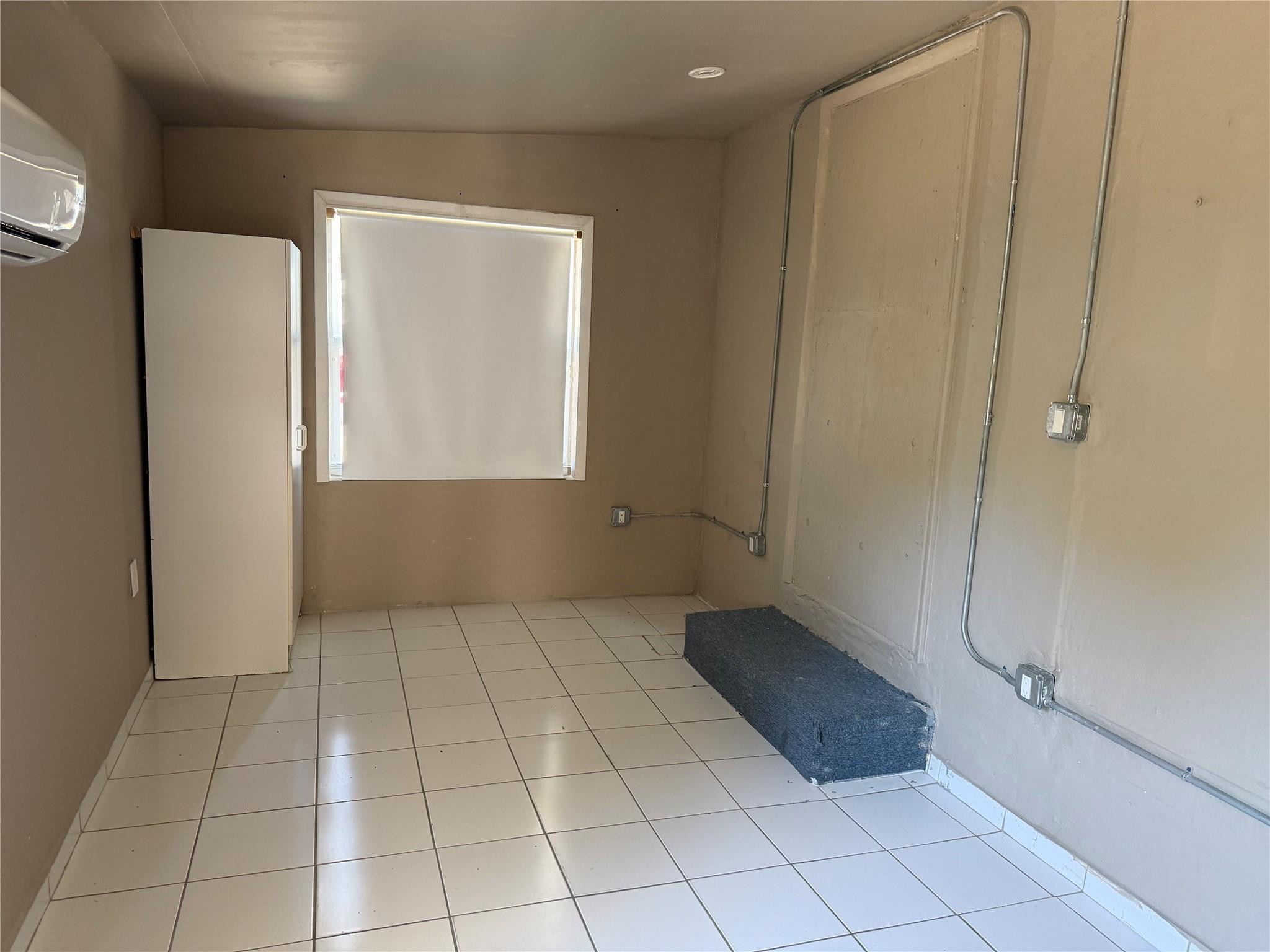 LAWNDALE 3RD ADDN - Residential Lease