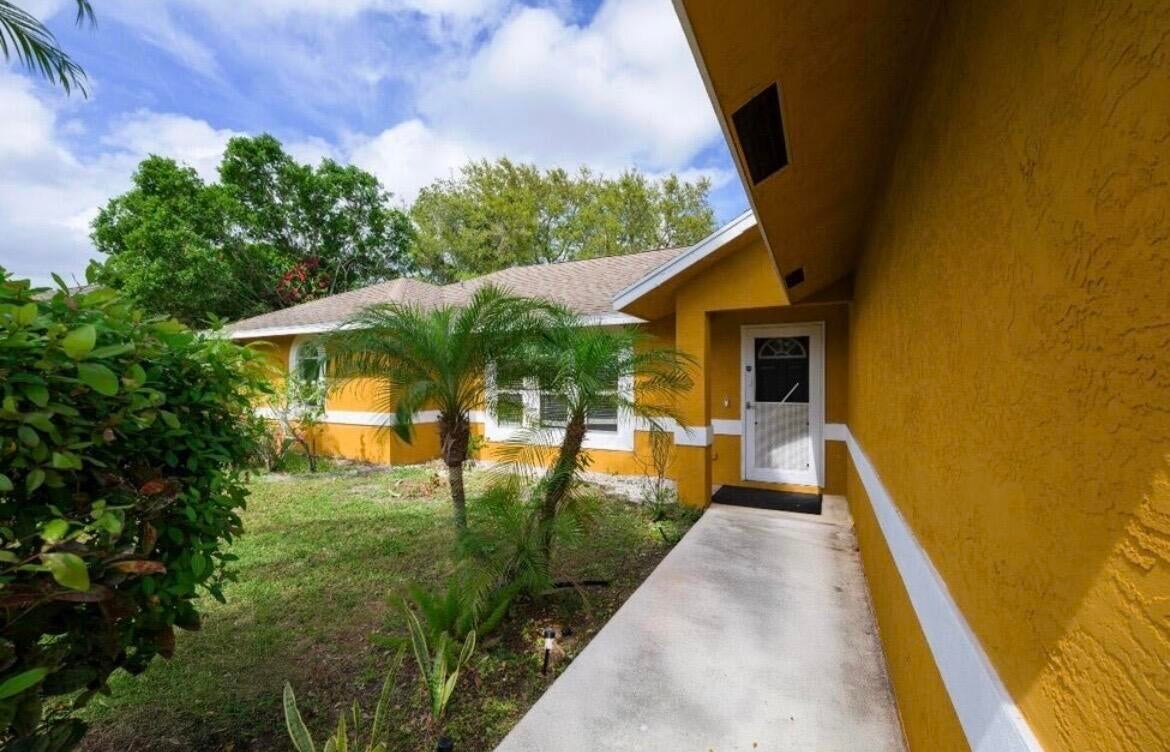 353 NW FERRIS Drive