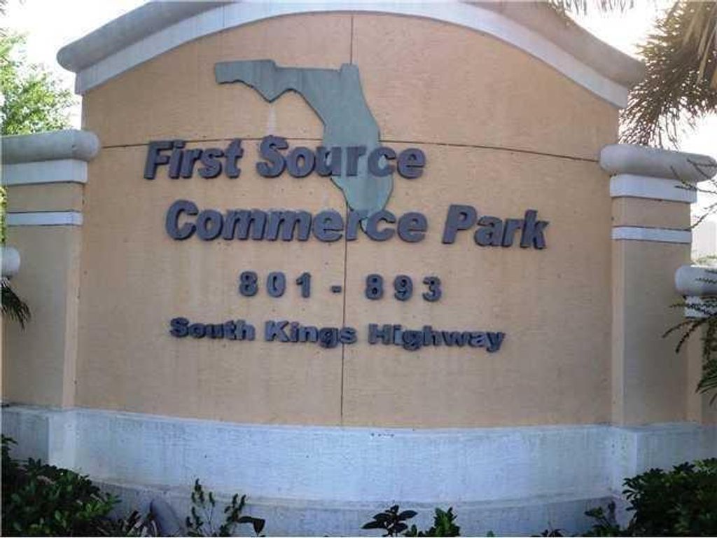 Photo of 829 Kings Hwy, Fort Pierce, FL 34945 (MLS # R11120693)