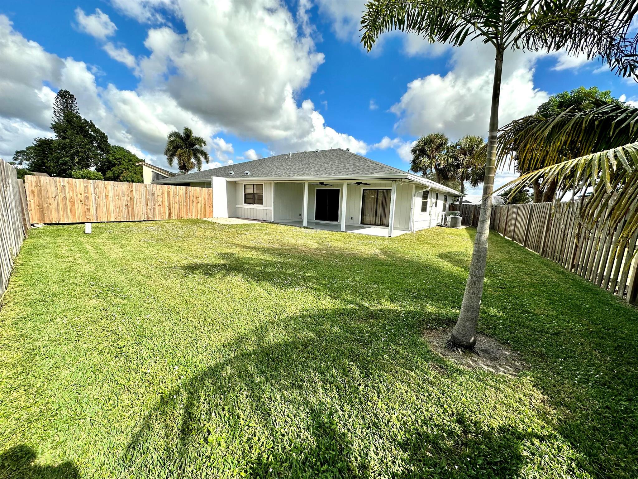 SOUTH SHORE 4 OF WELLINGT - Residential Lease