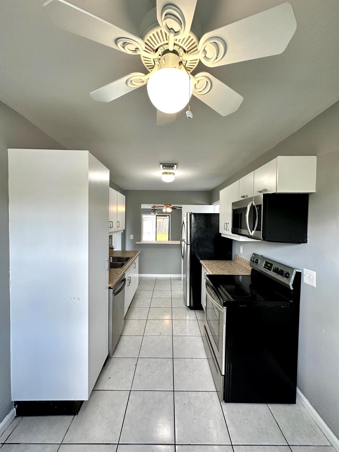 SOUTH SHORE 4 OF WELLINGT - Residential Lease