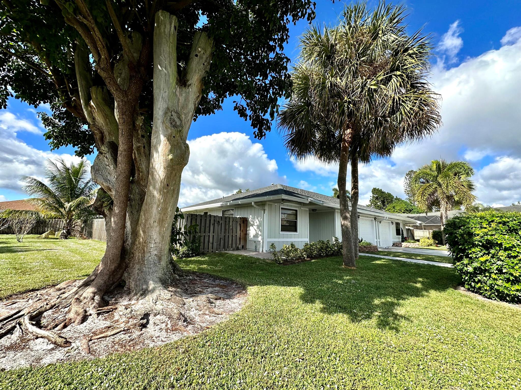 SOUTH SHORE 4 OF WELLINGT - Residential Lease