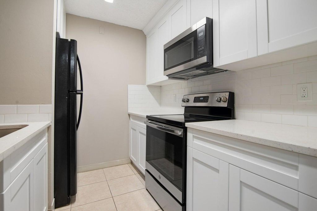 Photo of 516 Meadows Circle, Boynton Beach, FL 33436 (MLS # R11113108)