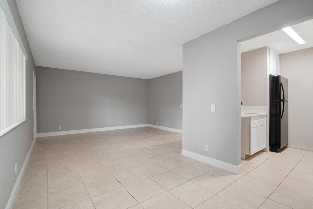 Photo of 516 Meadows Circle, Boynton Beach, FL 33436 (MLS # R11113108)