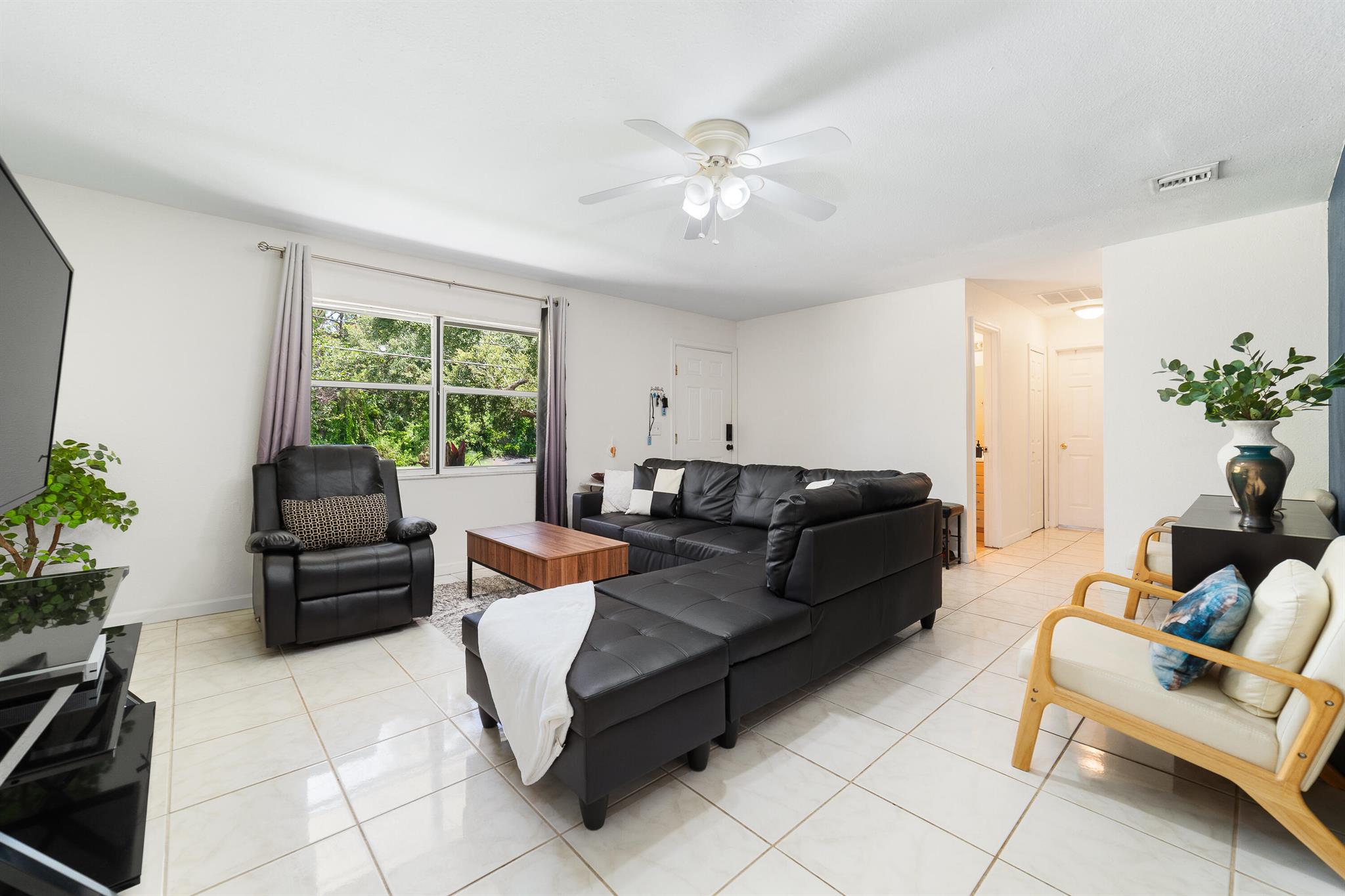 332 SE Majestic Terrace, Port St Lucie, FL, 34983/$319,000 2 332 SE Majestic Terrace