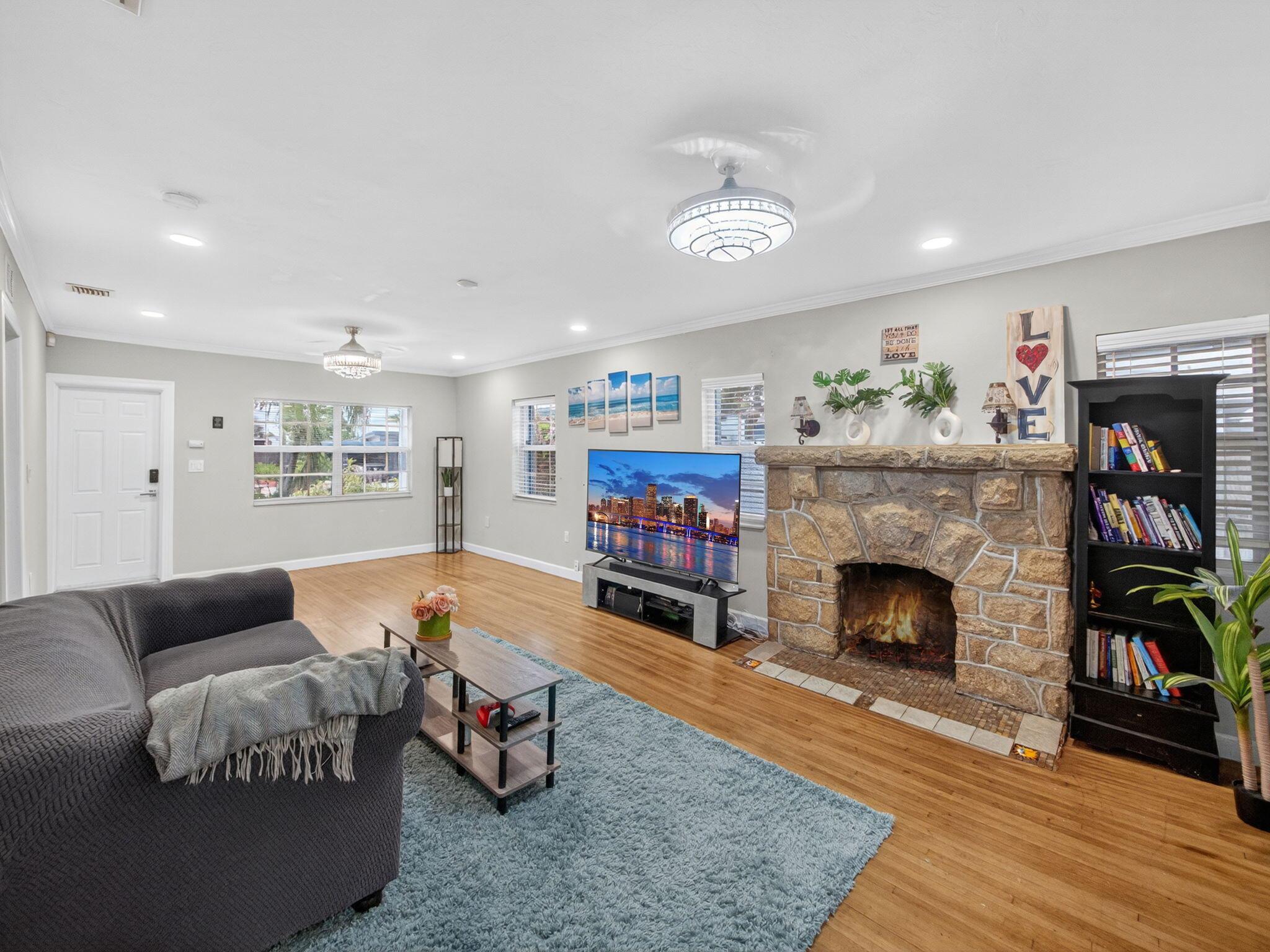 NORTH LAKE WORTH - Residential