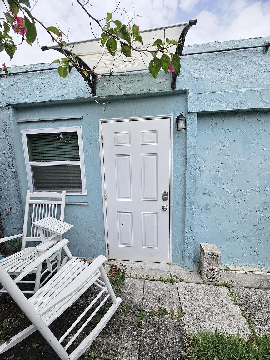 NORTH LAKE WORTH - Residential