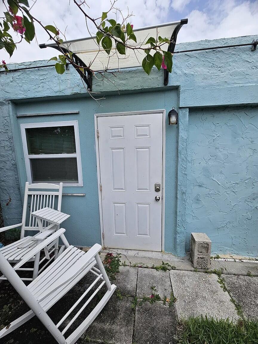 NORTH LAKE WORTH - Residential