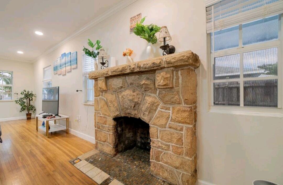 NORTH LAKE WORTH - Residential