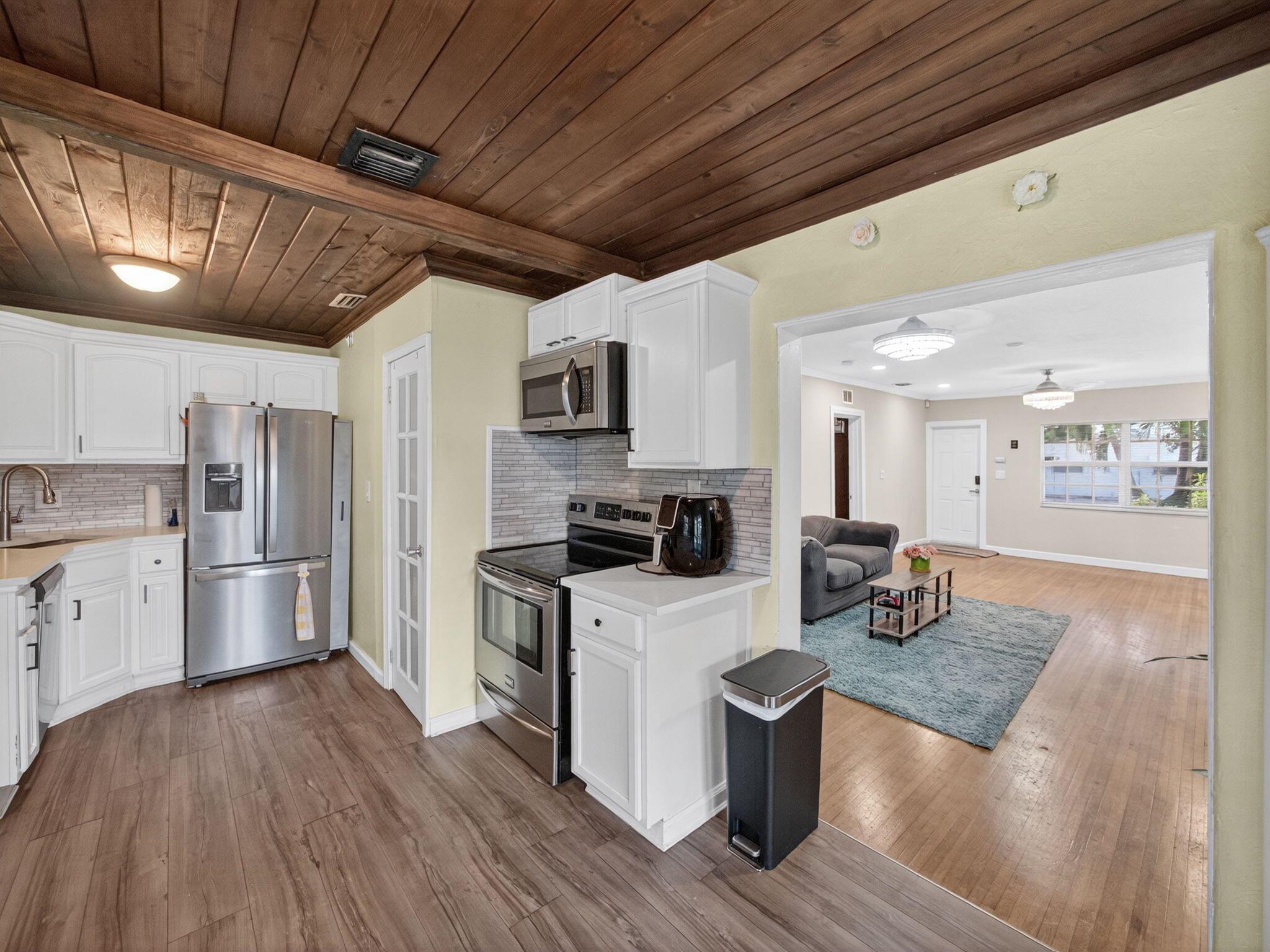 NORTH LAKE WORTH - Residential