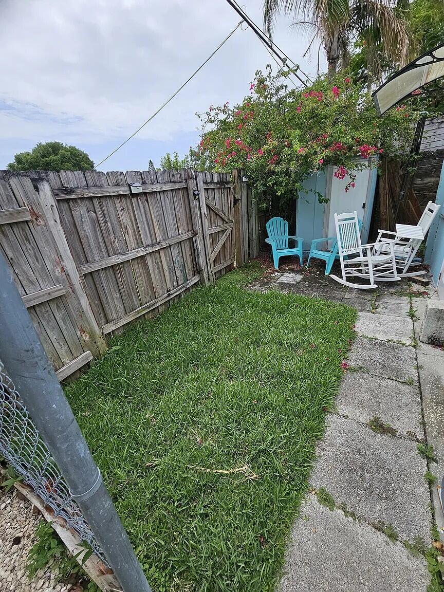 NORTH LAKE WORTH - Residential