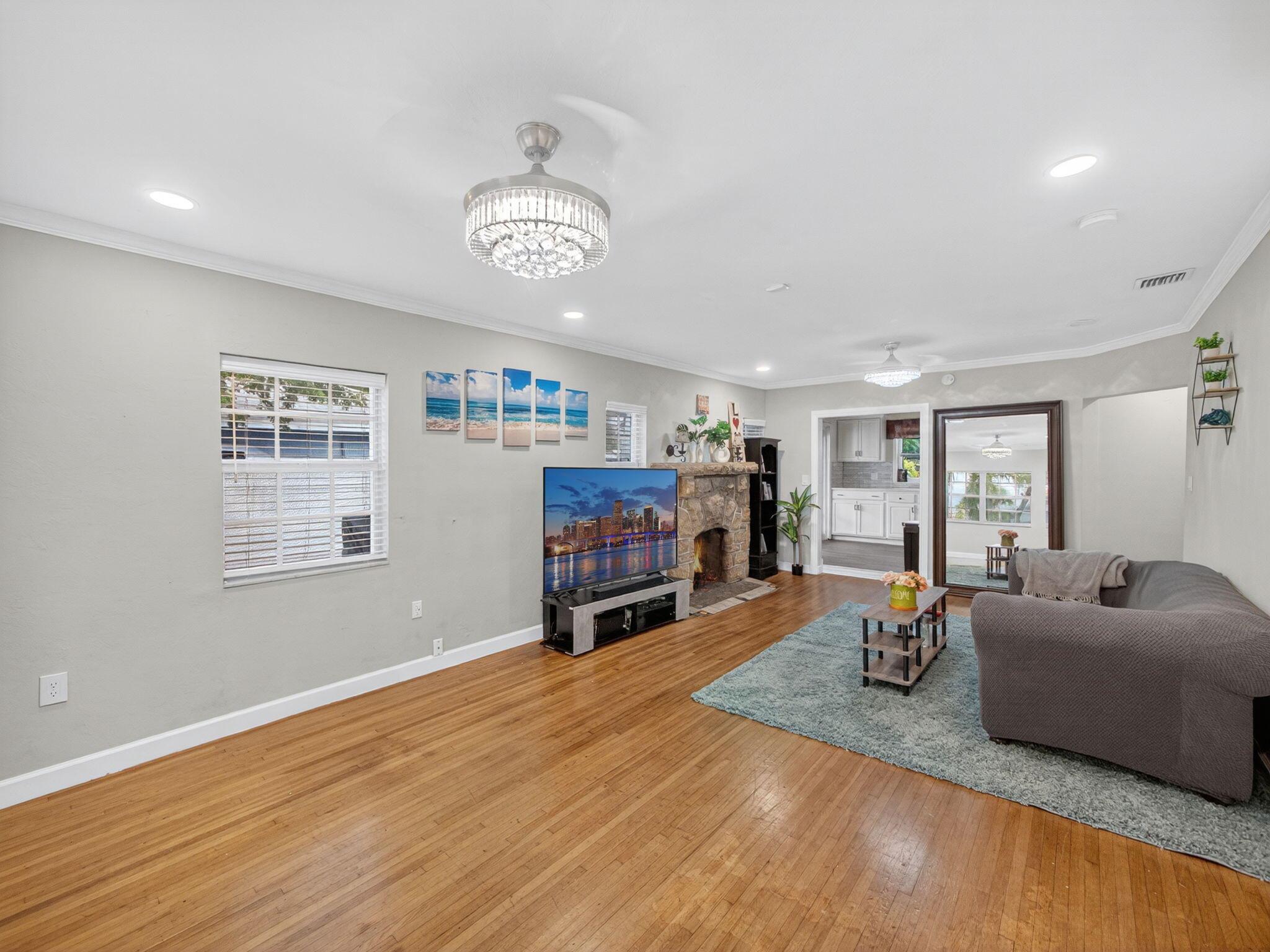 NORTH LAKE WORTH - Residential