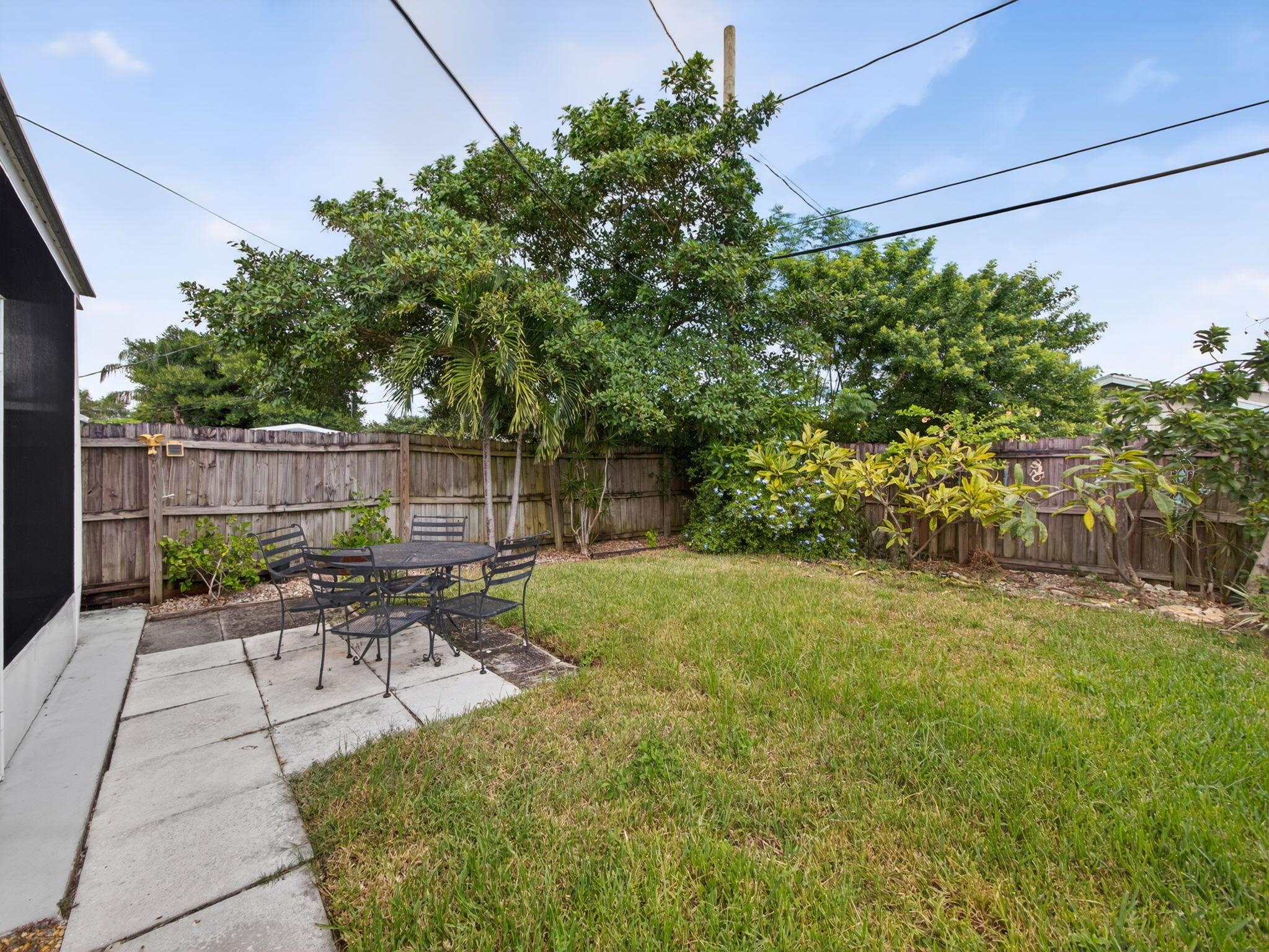 NORTH LAKE WORTH - Residential