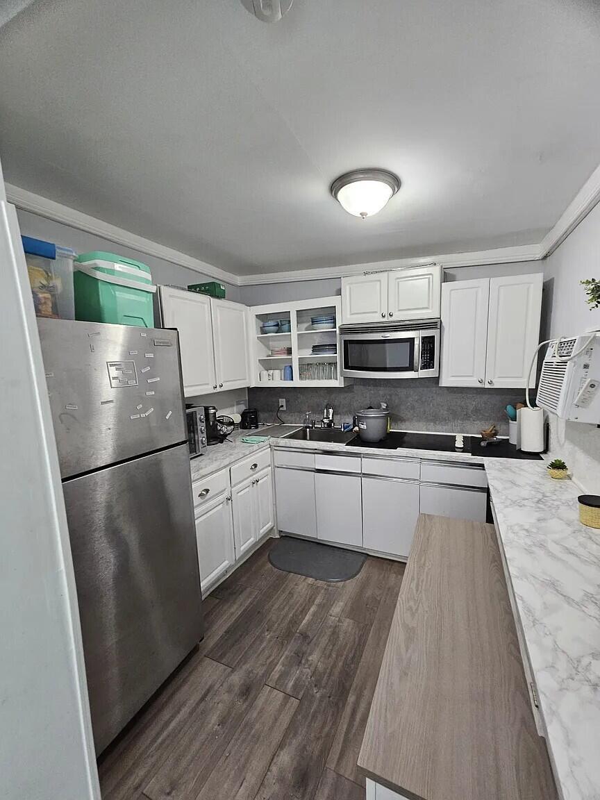 NORTH LAKE WORTH - Residential