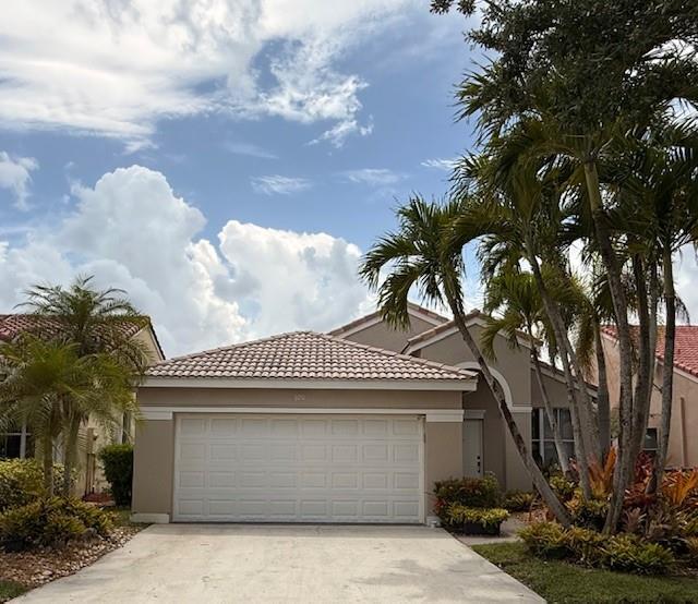 ...BEAUTIFUL REMEDELED HOUSE IN ESCELLENT CONDITION, GORGEOUS LAKE VIEW, TILE IN LIVING AREAS, WOOD FLOORS IN BEDROOMS, KITCHEN WITH WOOD CABINETS, STAINLESS STEEL APPLIANCES AND GRANITE COUNTER TOPS, 1 STORY, EXCELLENT & QUITE COMMUNITY, COMMUNITY POOL, CLOSE TO SHOPPING CENTER, CLOSE TO I-75, A+ SCHOOLS BEST OF FLORIDA, MUST SEE IT...AVAILABLE AUGUST 1st