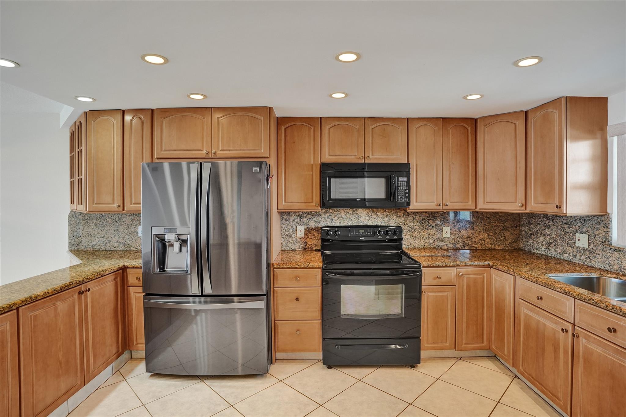 3051 NE 48th St 703