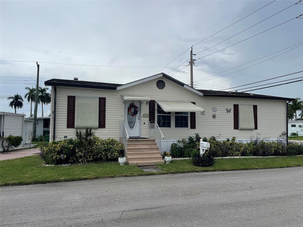 Photo of 8580 SW 17th St, Davie, FL 33324 (MLS # F10527149)