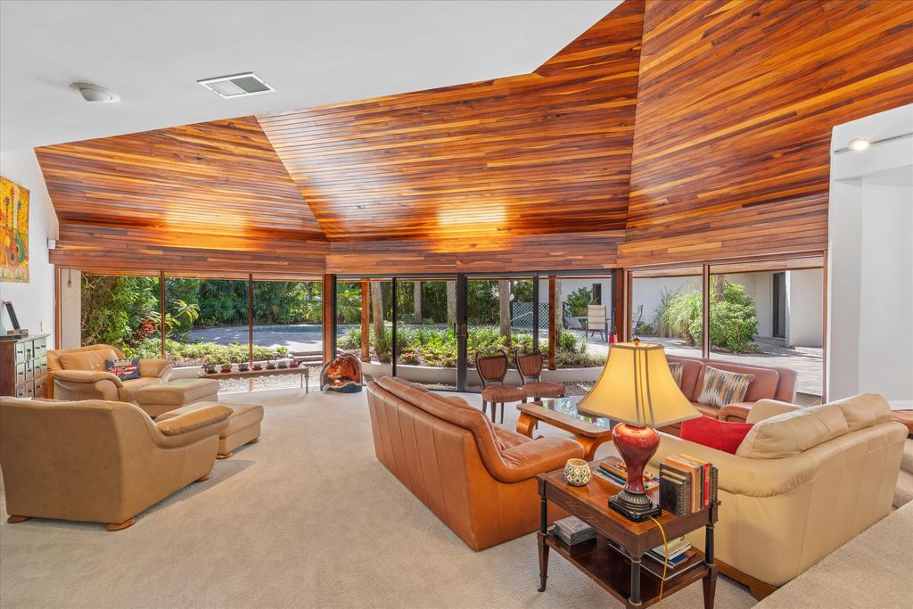 Photo of 815 Tangerine Way, Delray Beach, FL 33483 (MLS # R11142205)